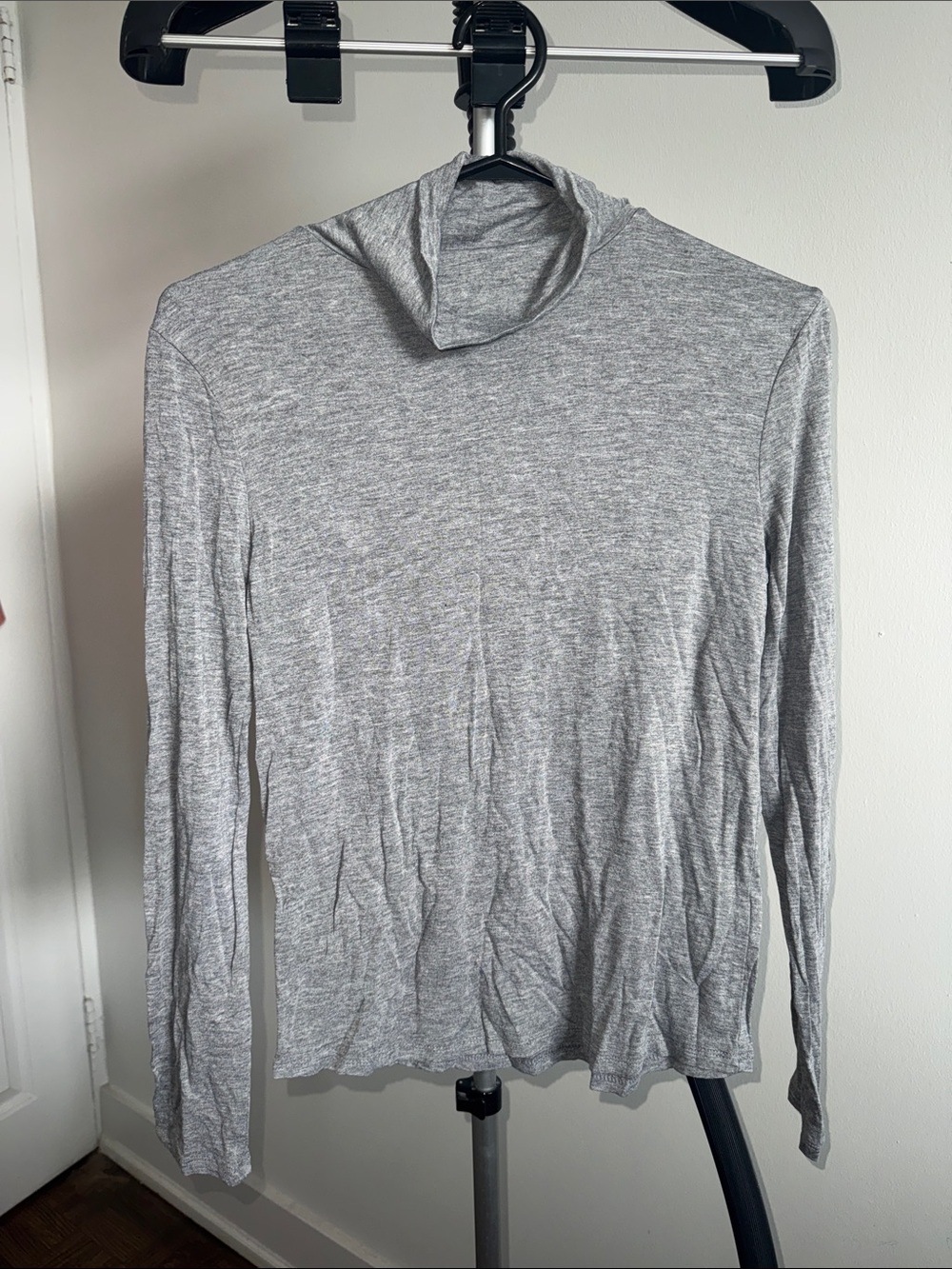 Women’s Lightweight Gray Long-Sleeve Turtleneck Tee